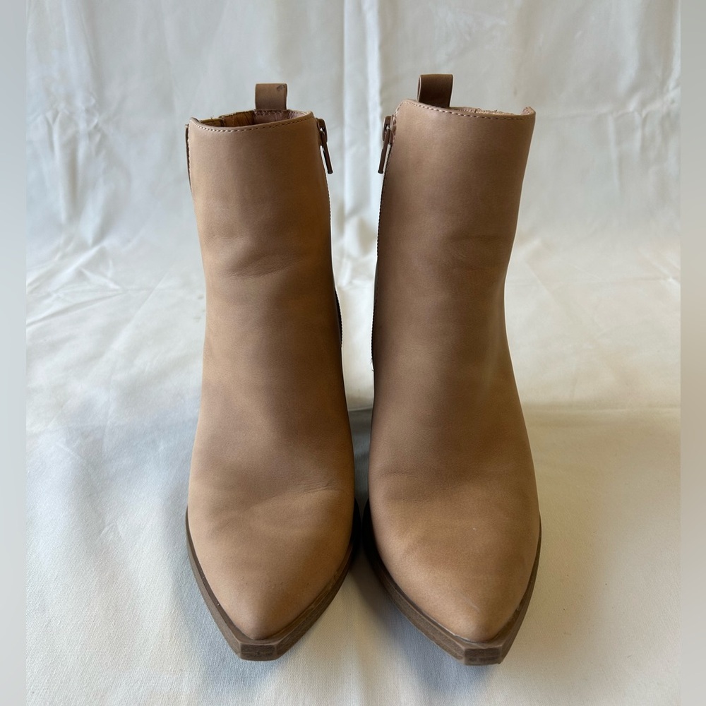 Universal Thread Beige Heeled Boots
